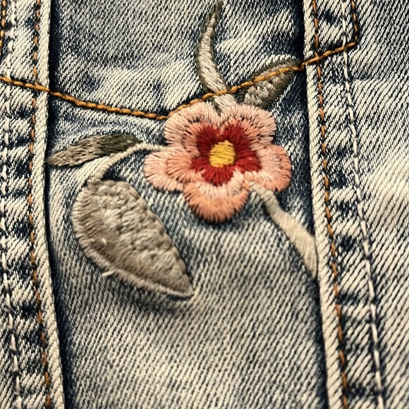 Embroidered Jean jacket - Picture 4 of 7